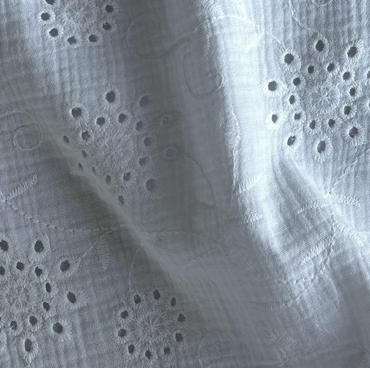 Light-Weight White Dahlias Embroidered Crinkled Cotton Eyelet Double-Gauze (Made in Italy)