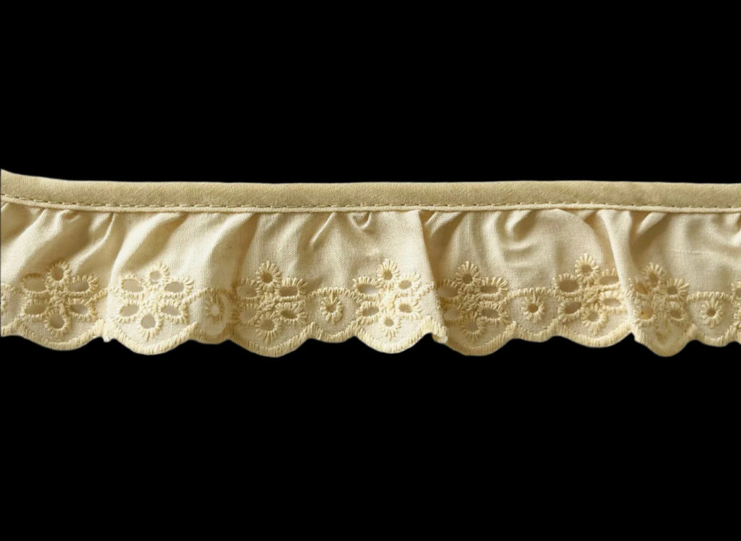 1 1/2" Ecru Gathered Scalloped Cotton Eyelet Trim (Made in France)