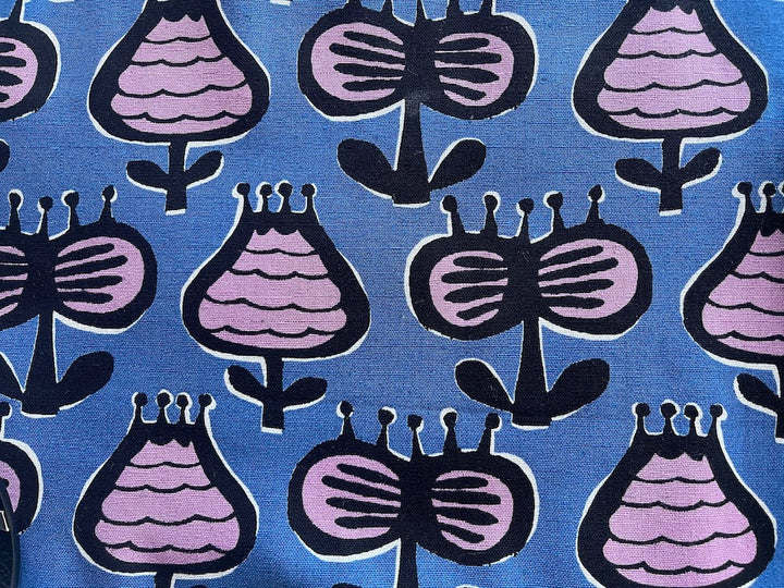 Mid-Weight Crowned Tulips Periwinkle Quilting Cotton (Made in Japan)