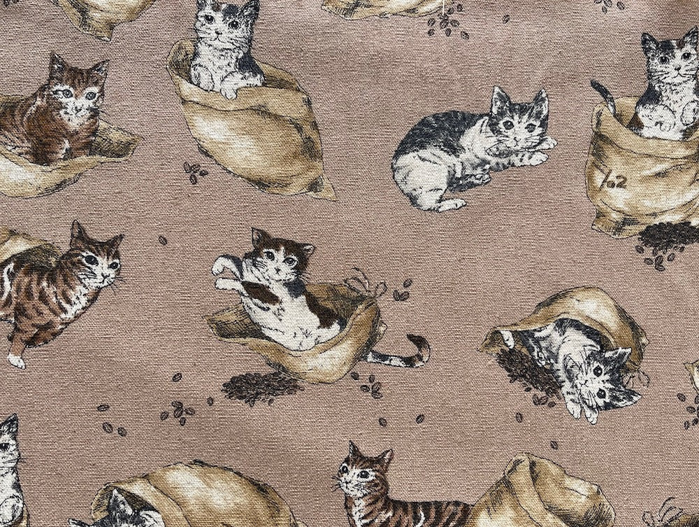 Light-Weight Caffeinated Cats Frolicking on Café au Lait Cotton & Linen Canvas (Made in Japan)