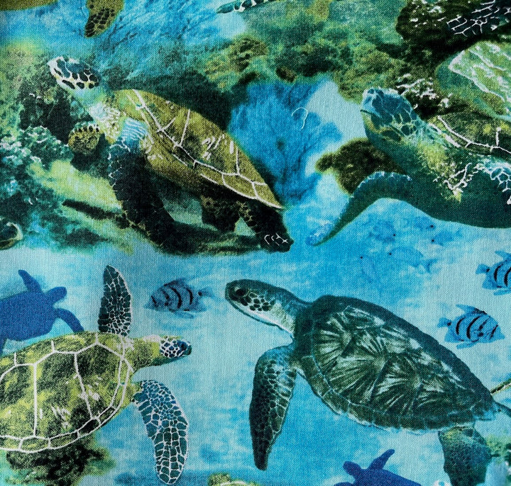 Sea Turtle Glide Quilting Cotton (Made in Italy)