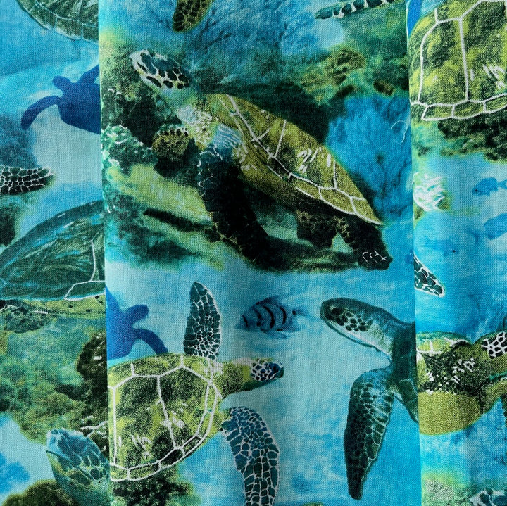 Sea Turtle Glide Quilting Cotton (Made in Italy)