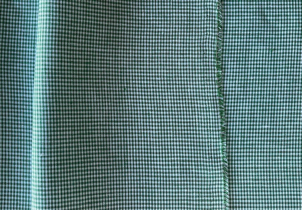 Mid-Weight Shamrock & White Micro-Check Linen (Made in Poland)