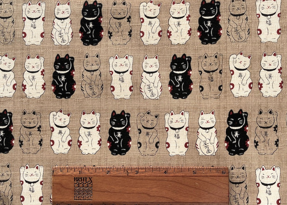 Mid-Weight Maneki-Neko Cats on Café au Lait Textured Cotton (Made in Japan)