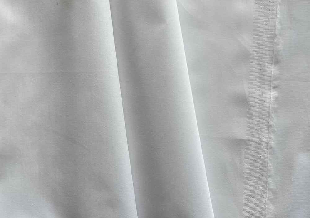Sweet Daisy Petal White Cotton Sateen (Made in Italy)