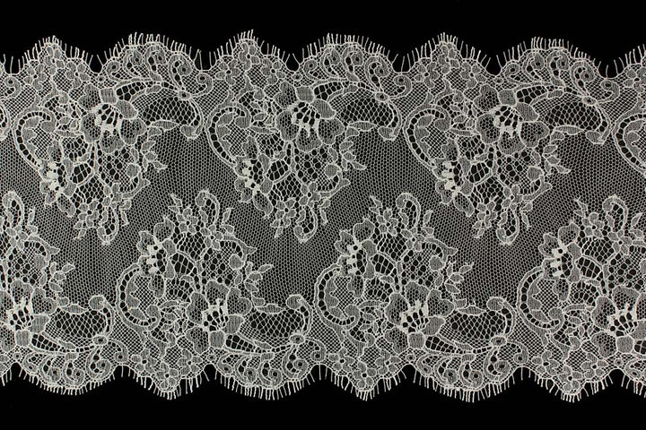 7" Ivory Chantilly Lace (Made in France)
