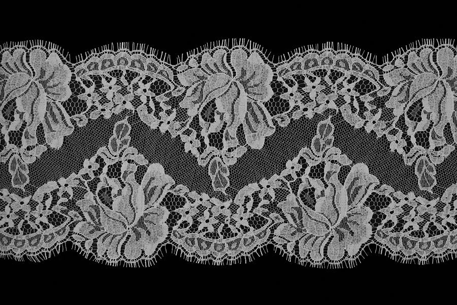 5 1/2" White Chantilly Lace (Made in France)