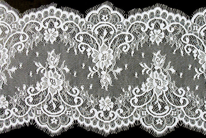 9" Delicate Ivory Chantilly Galloon Lace