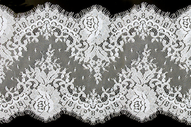 9" Romantic Ivory Chantilly Galloon Lace