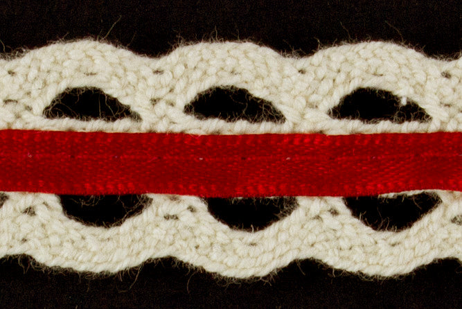 3/4" Natural & Red Beribboned Crochet Lace (Made in England)