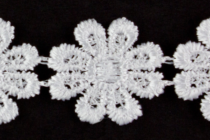 1"  White Daisy Chain Venise Lace (Made in England)