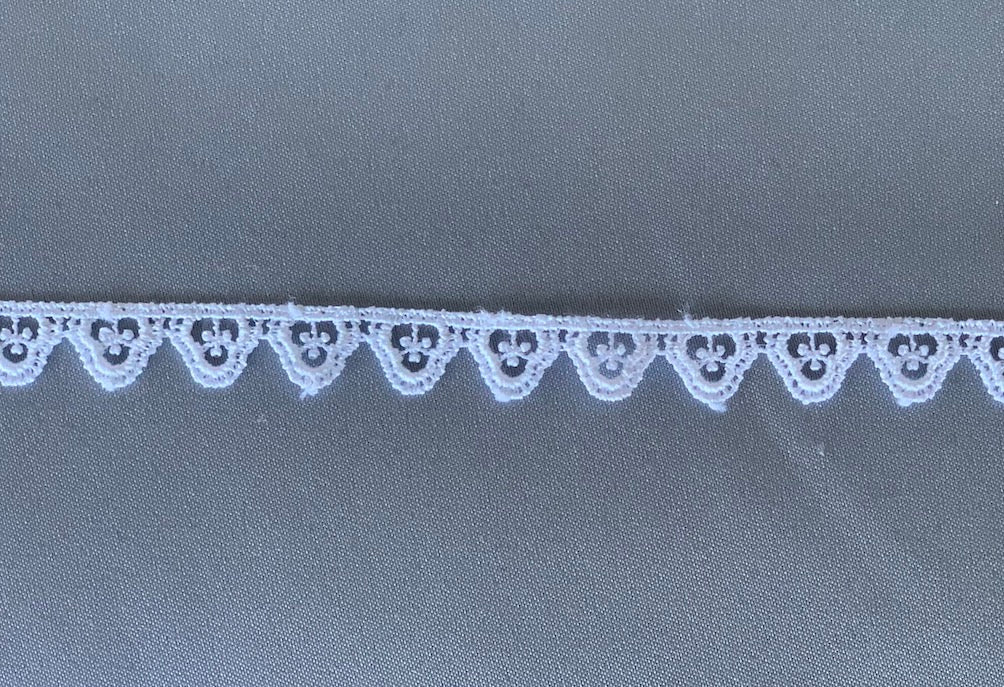 1/2"  Dainty Scalloped White Polyester Venise Lace (Made in England)