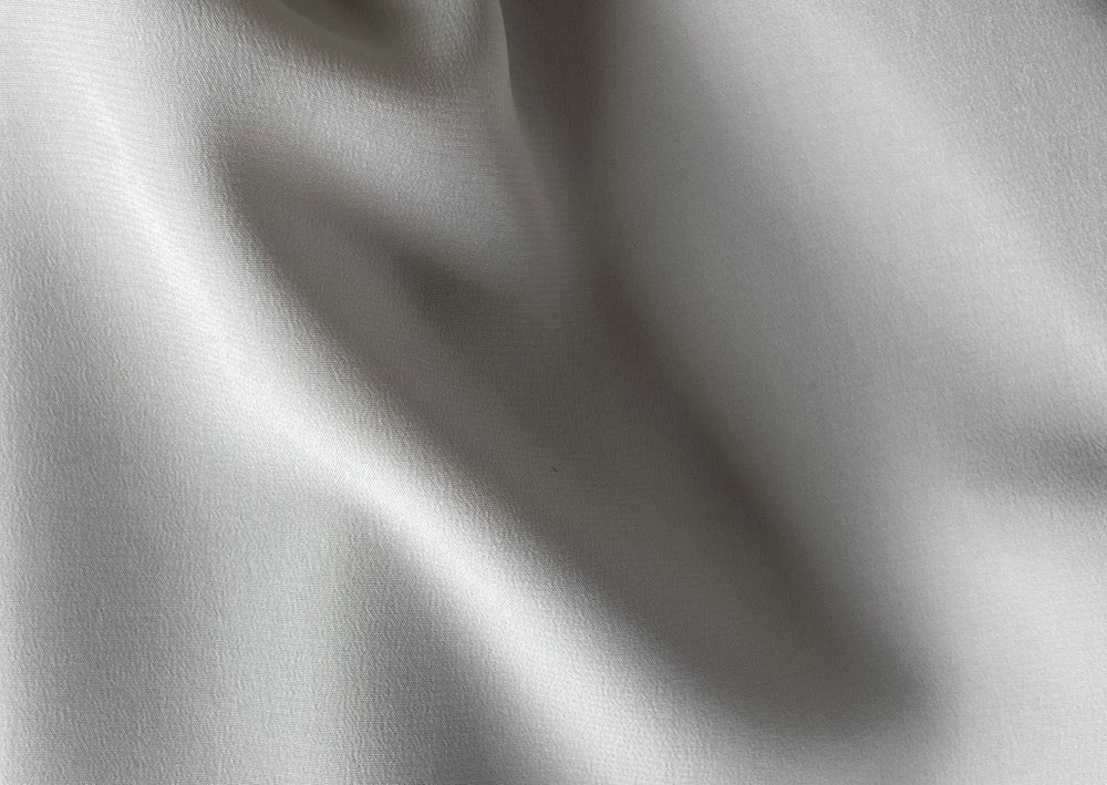 Refined Pearly Dove Grey Silk Crepe De Chine (Made in Italy)