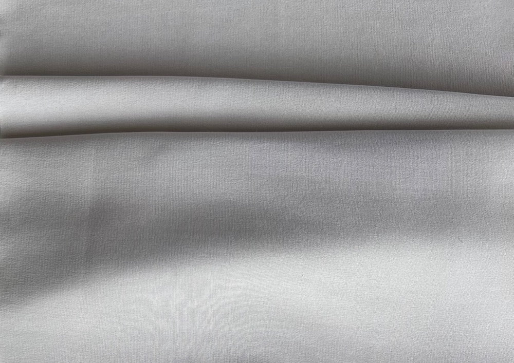 Refined Pearly Dove Grey Silk Crepe De Chine (Made in Italy)
