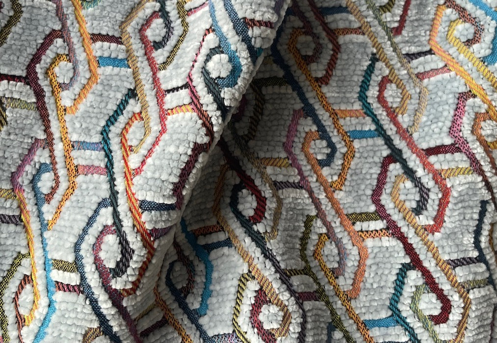 Missoni Geometric Interlocking Chain on Pale Pearl Grey Polyester & Rayon Chenille (Made in Italy)
