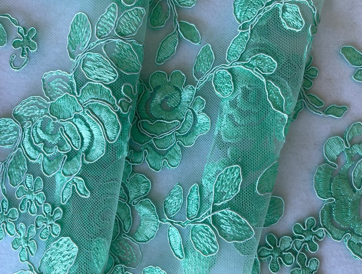 Scalloped Crème de Mint Flowers Poliamide Blend Alenćon Lace Fabric (Made in Korea)