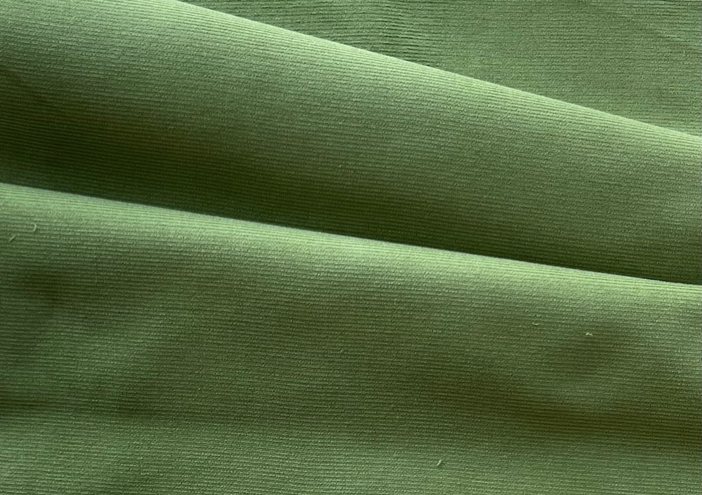 High-End Calming Fern Green Pinwale Cotton Corduroy (Made in Italy)