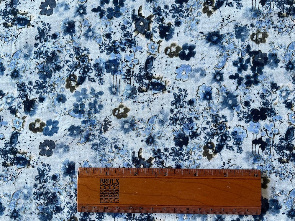 Scattered Delicate Blue Posies on Pearl Grey Cotton Lawn (Made in Italy)