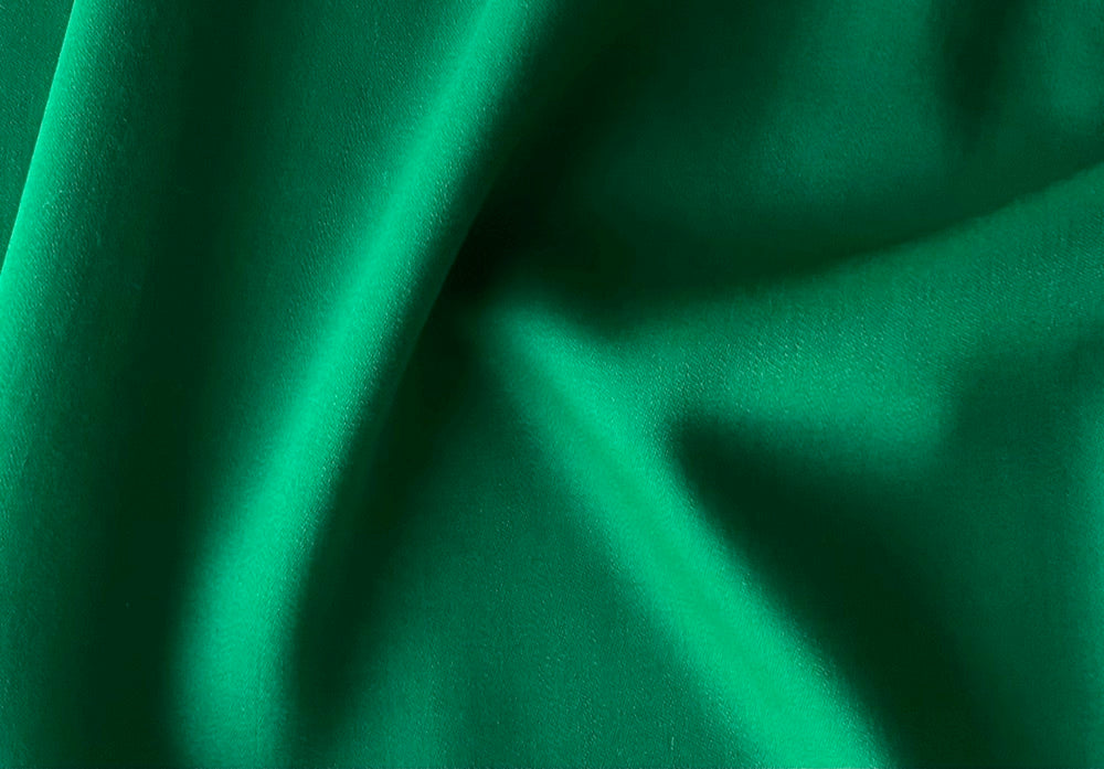 Gorgeous Brilliant Emerald Green Selvdeged Virgin Wool Suiting (Made in Italy)