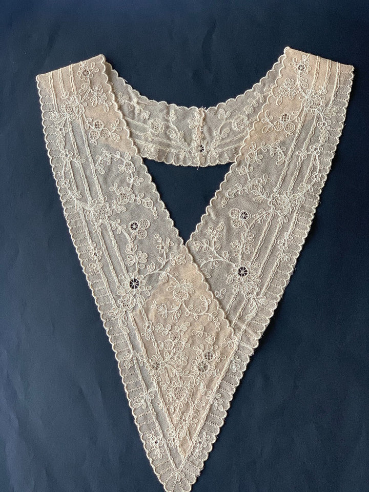 Vintage 3" V-Neck Embroidered Cotton Lace Collar (Made in France)