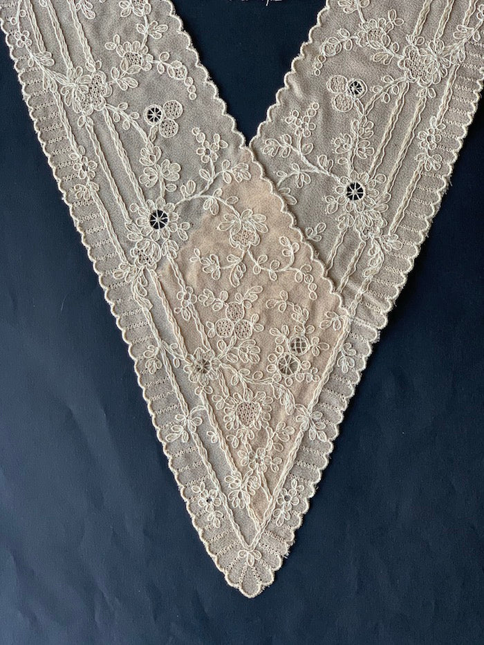 Vintage 3" V-Neck Embroidered Cotton Lace Collar (Made in France)