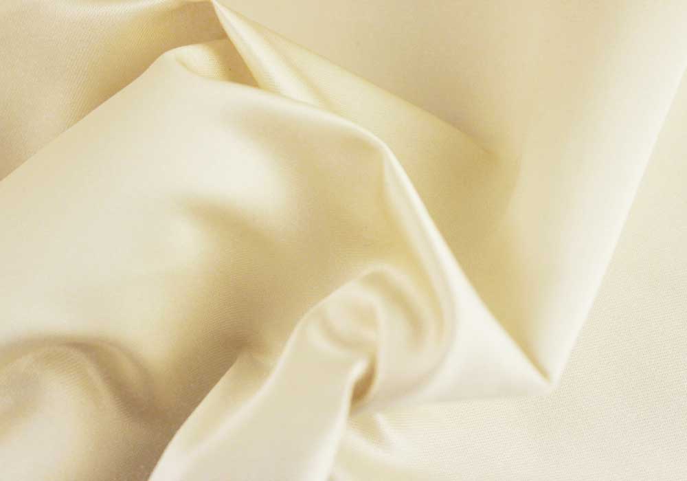 Shimmering Candlelit Ivory Silk & Viscose Duchess Satin (Made in Japan)