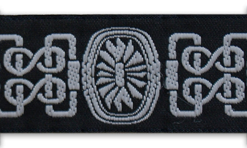 1 1/4" Black & White Linked Flowers Woven Ribbon