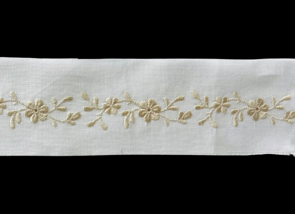 1 7/8" Wheaten Flowers Cotton Trim (Made in Switzerland)