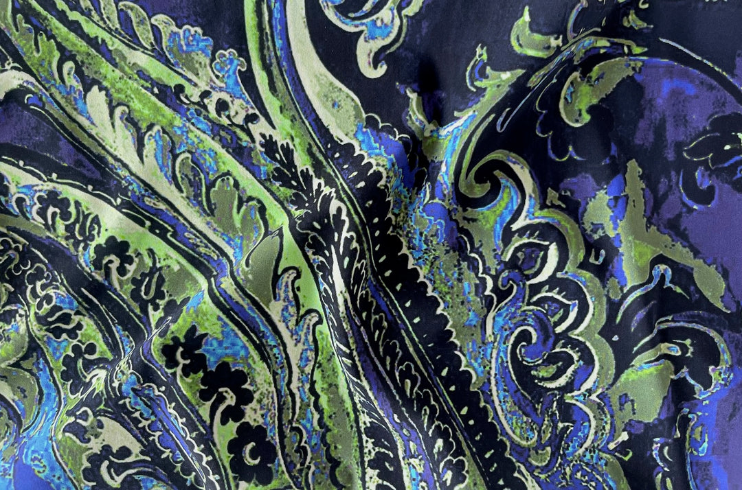 Designer Lighter-Weight Large-Scale Seaside Paisley Polyester Knit (Made in Italy)