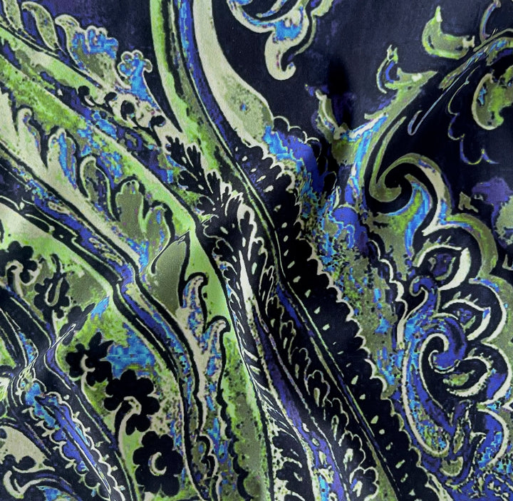 Designer Lighter-Weight Large-Scale Seaside Paisley Polyester Knit (Made in Italy)