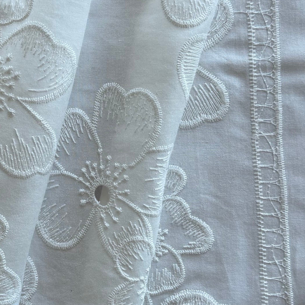 Scattered White Blossoms Embroidered Cotton Eyelet Lawn (Made in Italy)