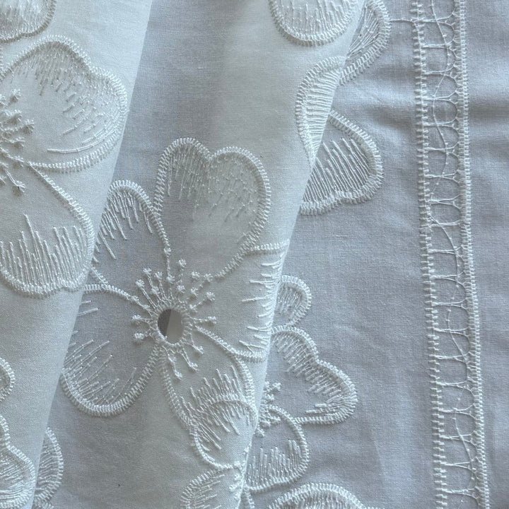 Scattered White Blossoms Embroidered Cotton Eyelet Lawn (Made in Italy)