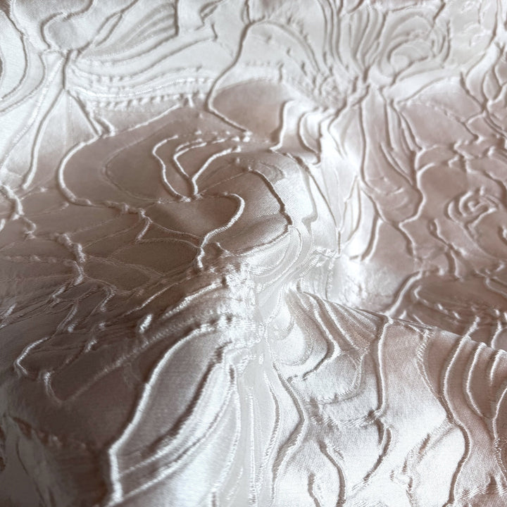 Exquisite Off-White Raised Curves Silk & Lurex Brocade (Made in Italy)