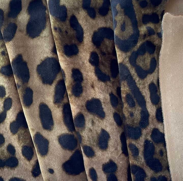Mid-Weight Cheetah Brushed Polyester Knit (Made in Italy)