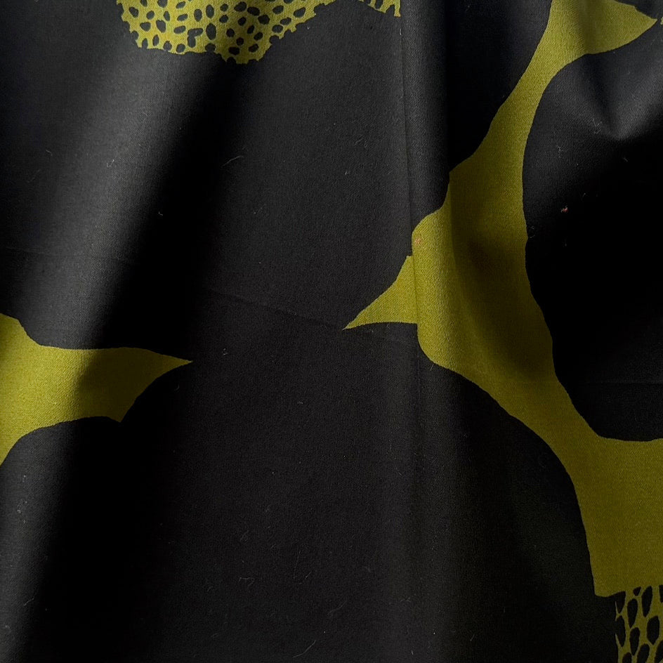 Finnish-Inspired Large-Scale Graphic Flowers on Olive Stretch Cotton Sateen (Made in Italy)