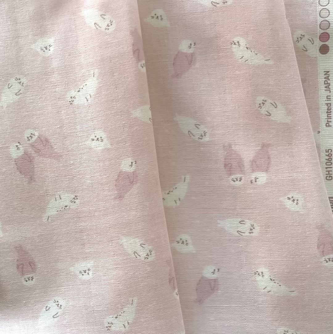 Floating Otters on Blush Cotton Double-Gauze (Made in Japan)