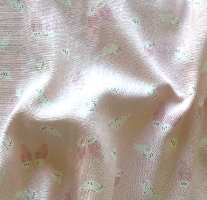 Floating Otters on Blush Cotton Double-Gauze (Made in Japan)