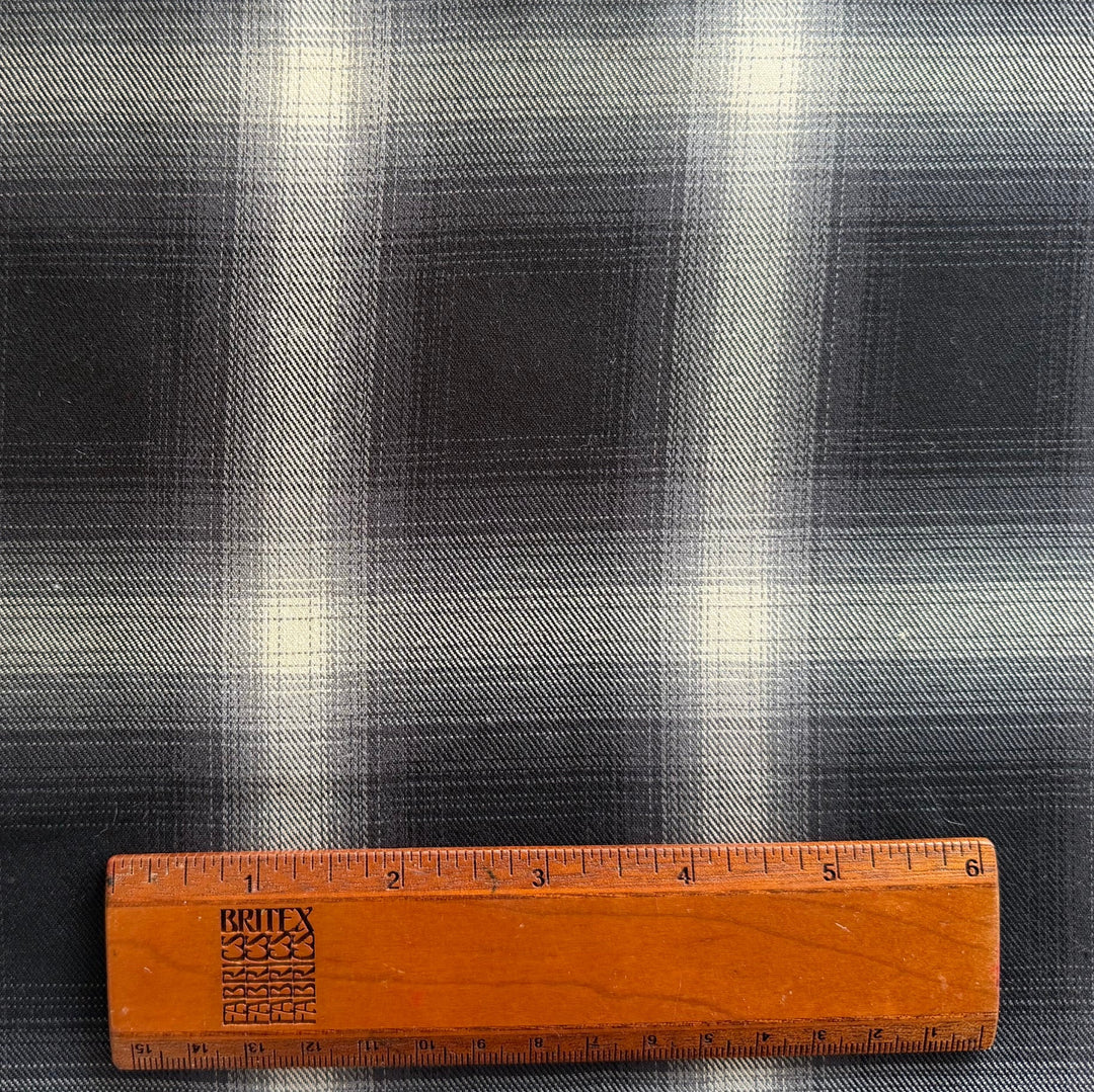Lighter-Weight Onyx Shadow Plaid Lightly Brushed Cotton Flannel Shirting (Made in Japan)