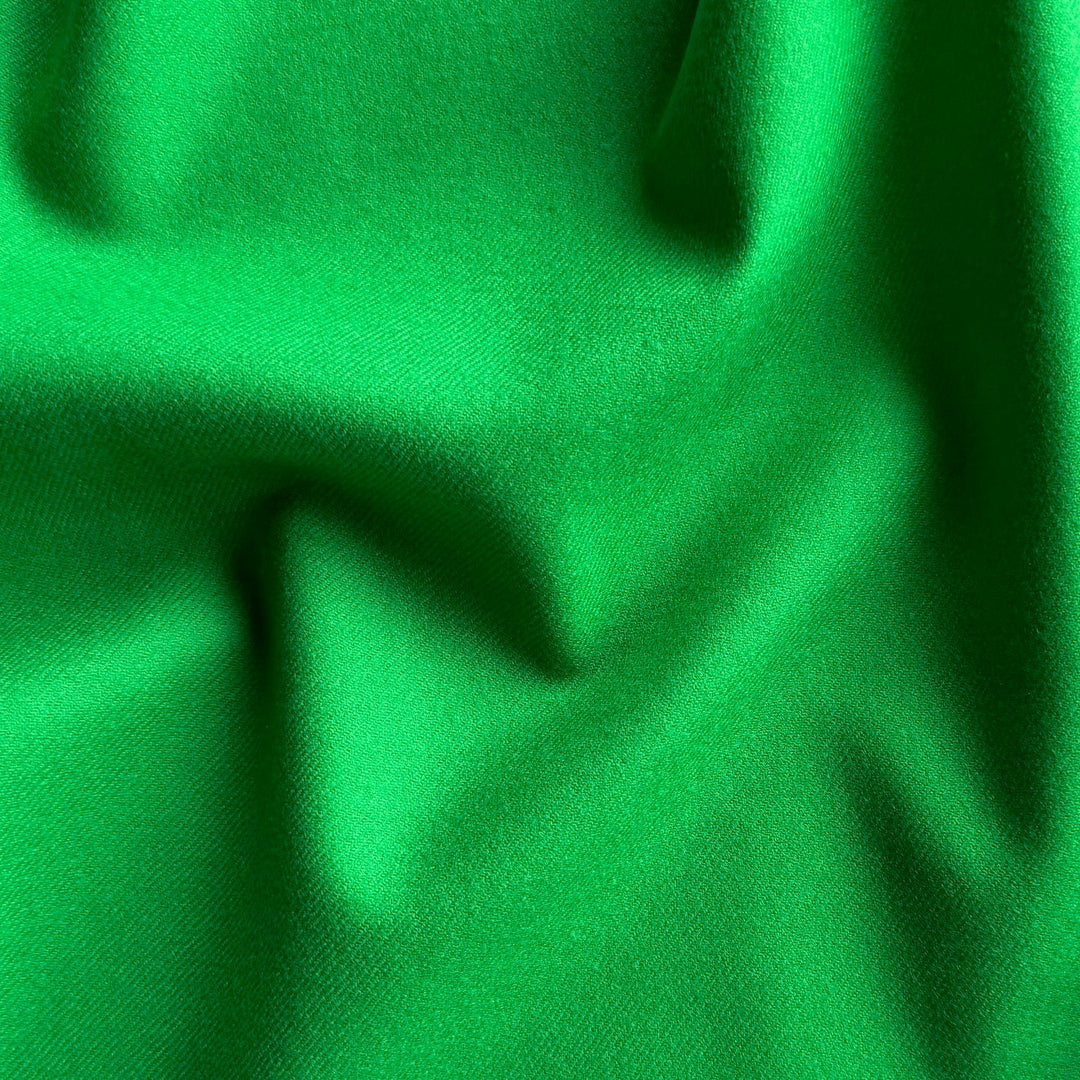 Lighter-Weight Vibrant Emerald Green Wool Flannel (Made in Italy)