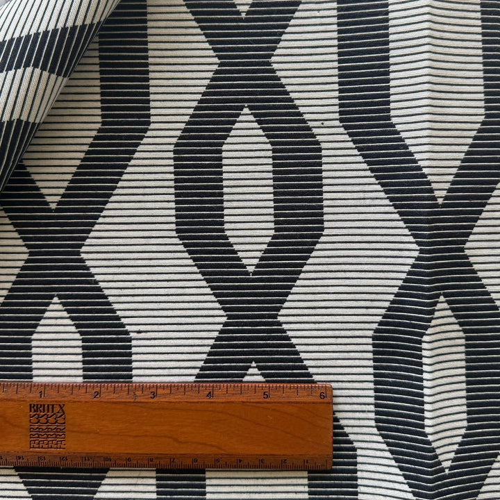 Mid-Weight Black & White Hexagonal Chain Reversible Cotton Blend (Made in Spain)