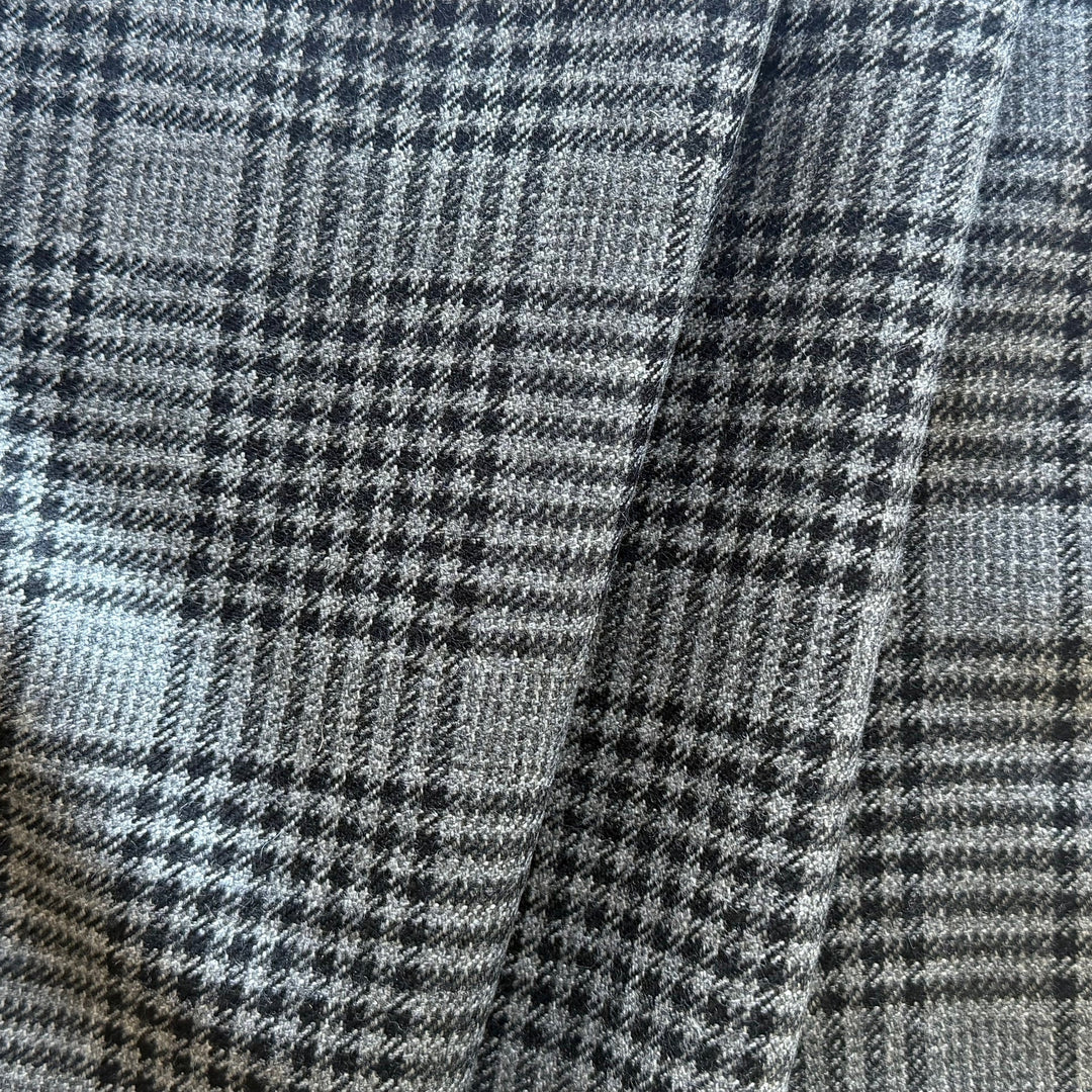 Large-Scale Black & White Prince of Wales Virgin Wool (Made in Italy)
