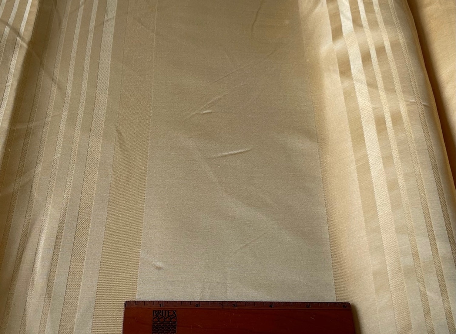 High-End Regal Golden Linen & Silk Stripe (Made in Italy High-End Regal Golden Linen & Silk Stripe (Made in Italy