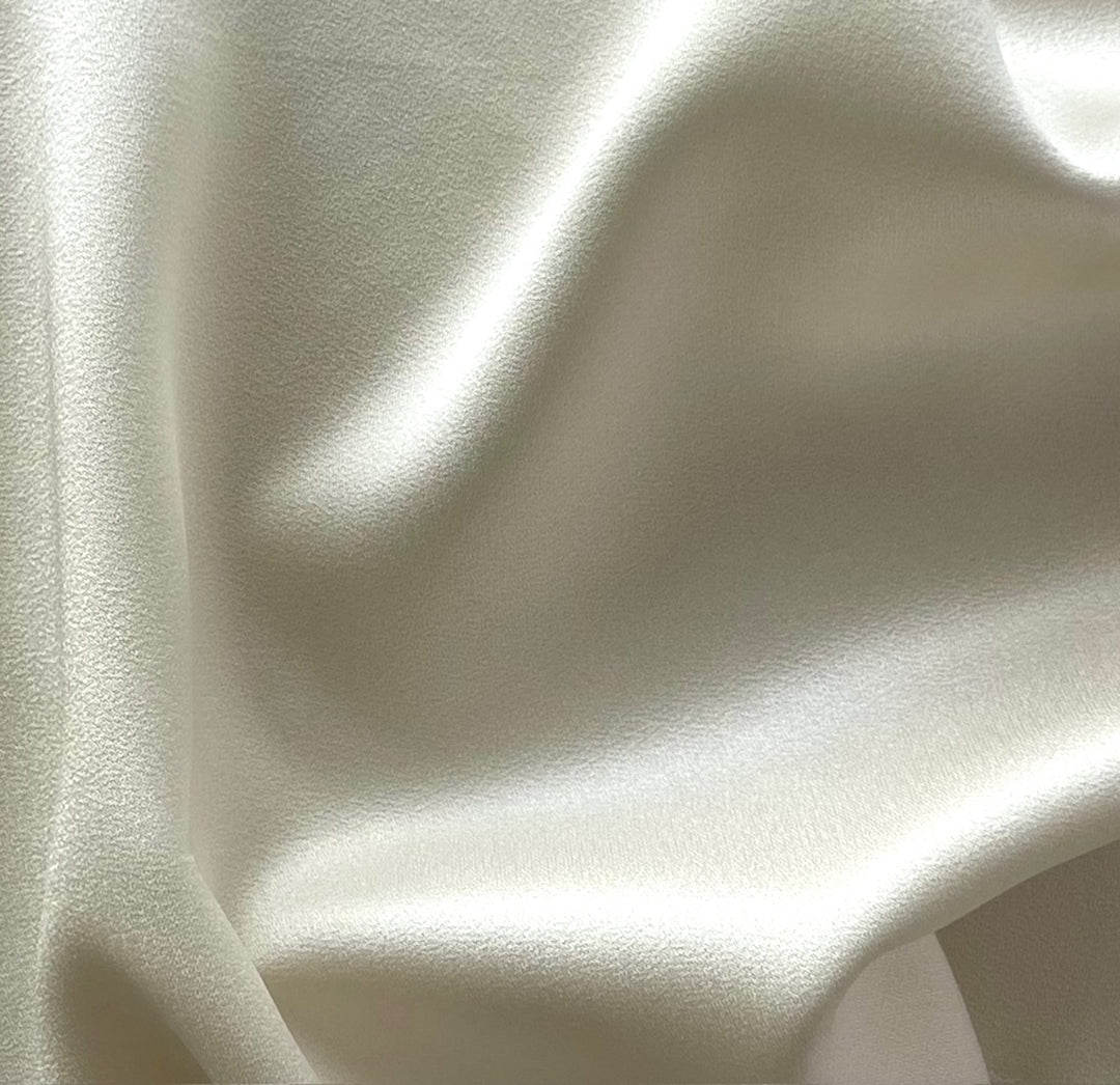 High-End Candlelight Ivory Rayon Viscose Blend Crepe Back Satin (Made in Italy)