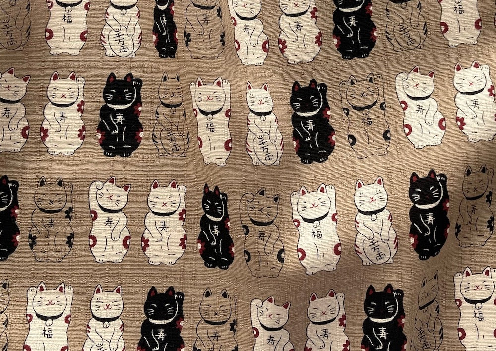 Mid-Weight Maneki-Neko Cats on Café au Lait Textured Cotton (Made in Japan)