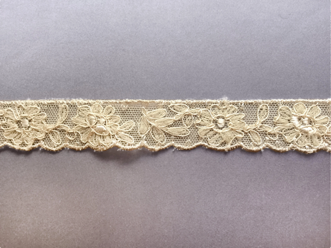 5/8" Antique Beige Flowers & Leaves Vintage Lace Trim (Made in France)