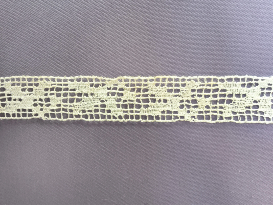 1/2" Ivory Abstracted Leaves Cotton Vintage Lace Trim (Made in France)