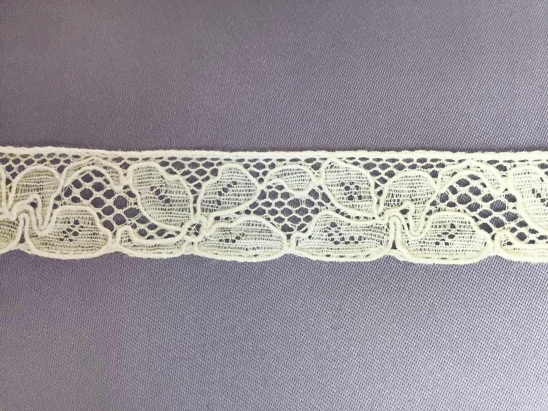 1/2" Ivory Scrolling Blooms Vintage Lace Trim (Made in France)