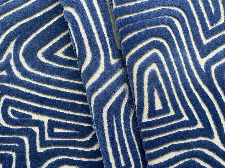 Mesmerizing Velvet Maze Polyester Blend Cut Velvet (Made in Italy)