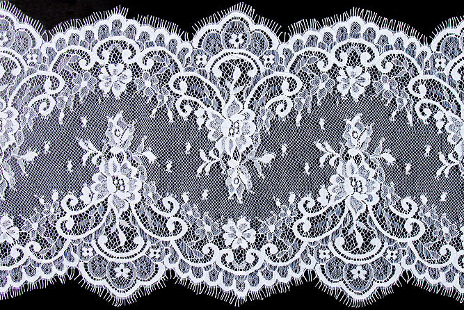 9" Delicate White Chantilly Galloon Lace