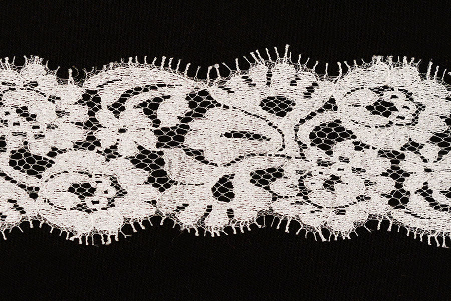2 1/2" Ivory Chantilly Lace (Made in France)